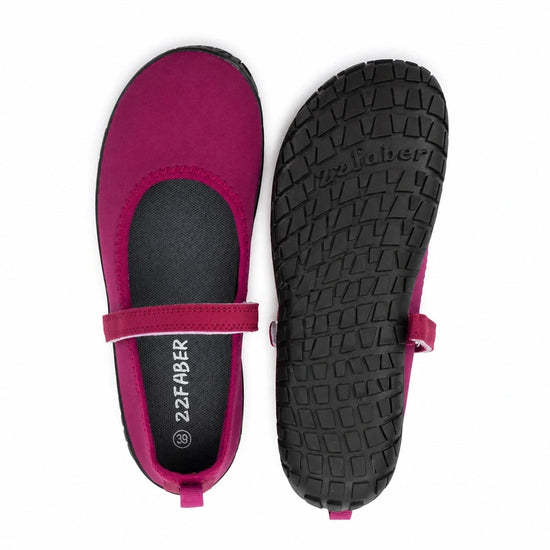 Detalle de la suela de caucho flexible y antideslizante en calzado barefoot para mayor seguridad.