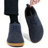 Persona usando Saguaro Dream I azul caminando con pisada natural barefoot.