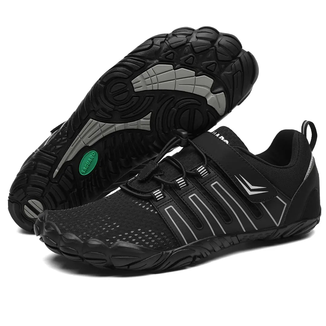 Par de zapatillas Saguaro Vigor II negras vistas juntas.