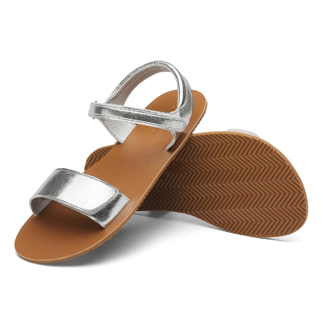 Suela de caucho con diseño de agarre para seguridad en sandalias barefoot Saguaro.