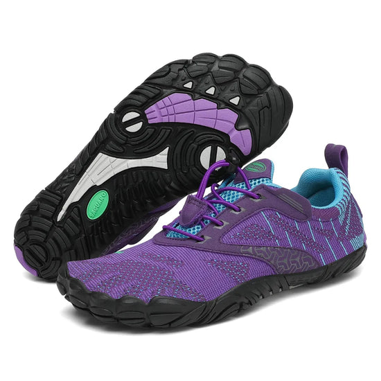 Suela de caucho negra con patrón de agarre para tracción en deporte y trail.