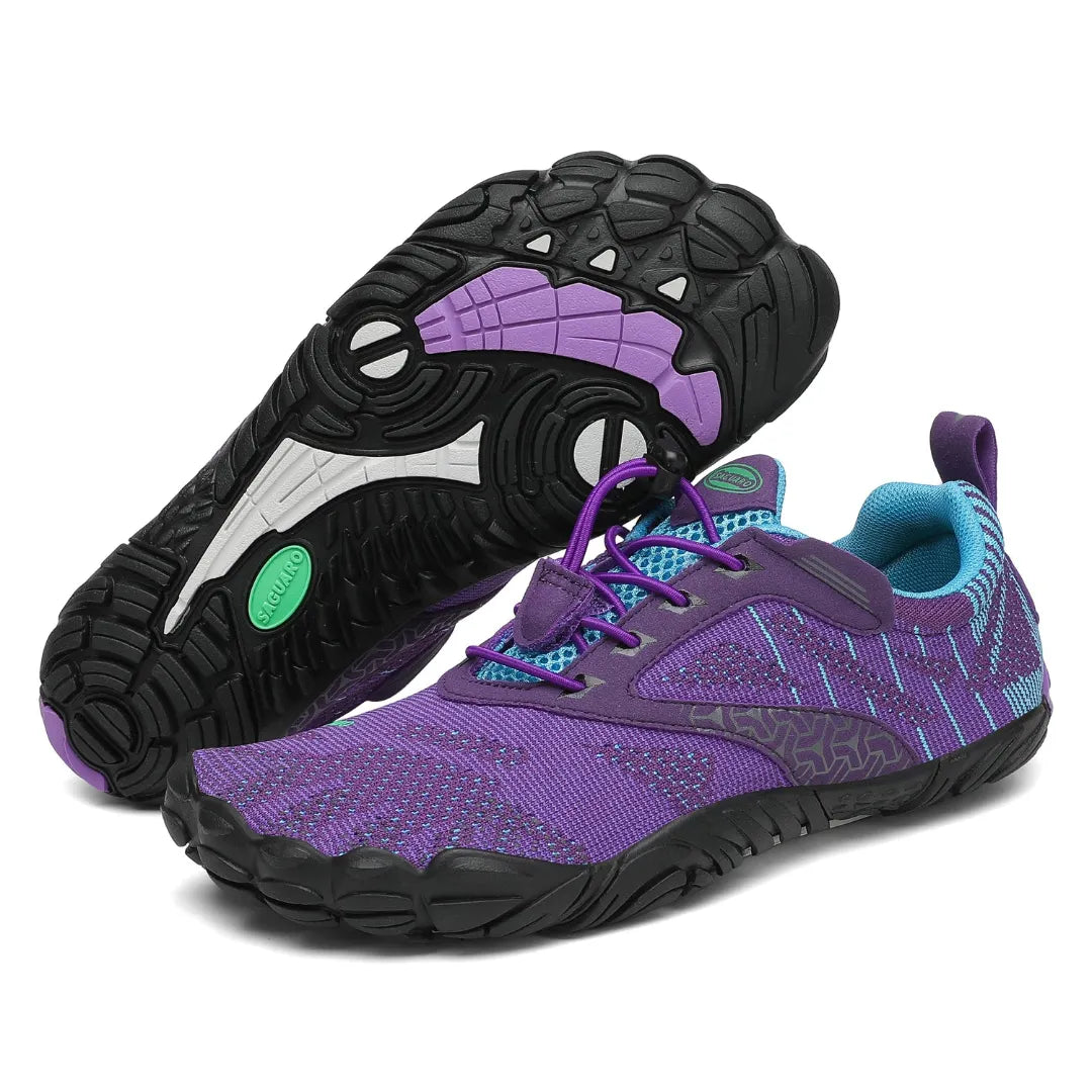 Suela de caucho negra con patrón de agarre para tracción en deporte y trail.