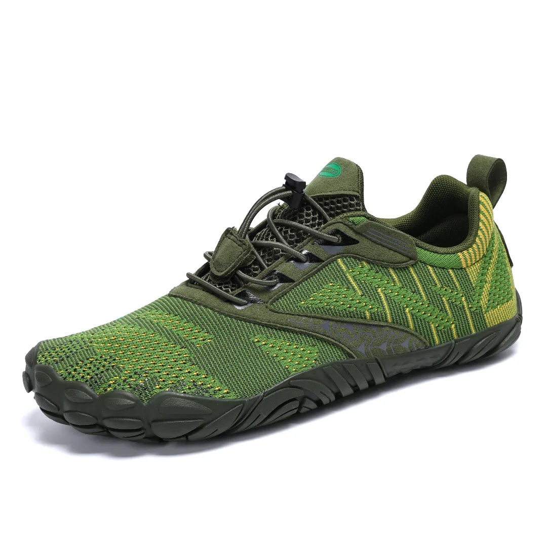 Zapatilla minimalista verde militar para senderismo ligero y outdoor.