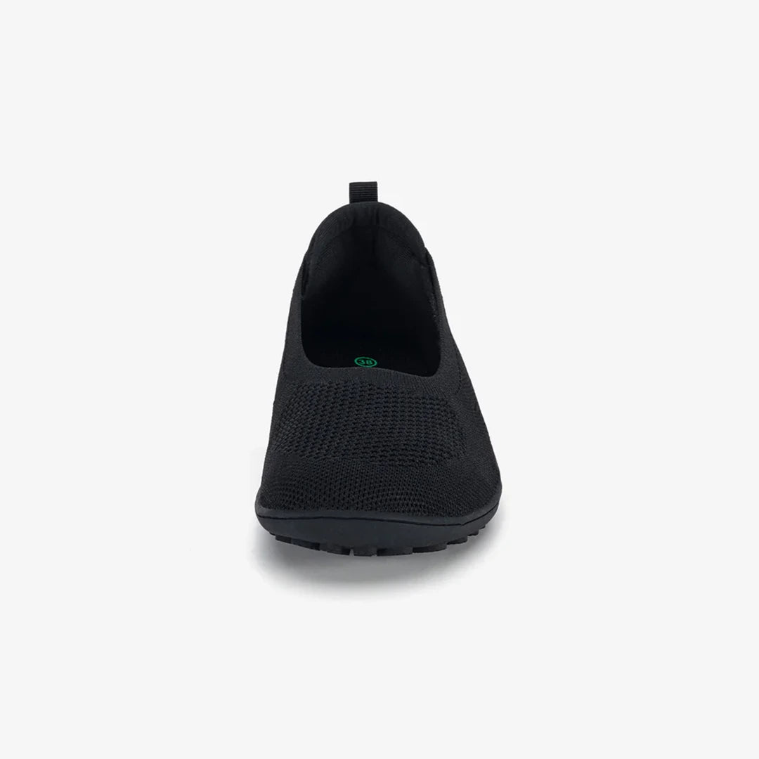 Zapatillas mujer tipo bailarina negra con horma anatómica que permite expandir los dedos.
