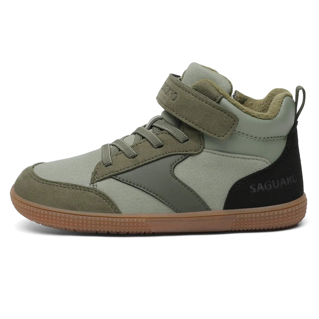 Zapatos bebé ergonómicos de caña media con suela plana zero drop para mayor estabilidad.